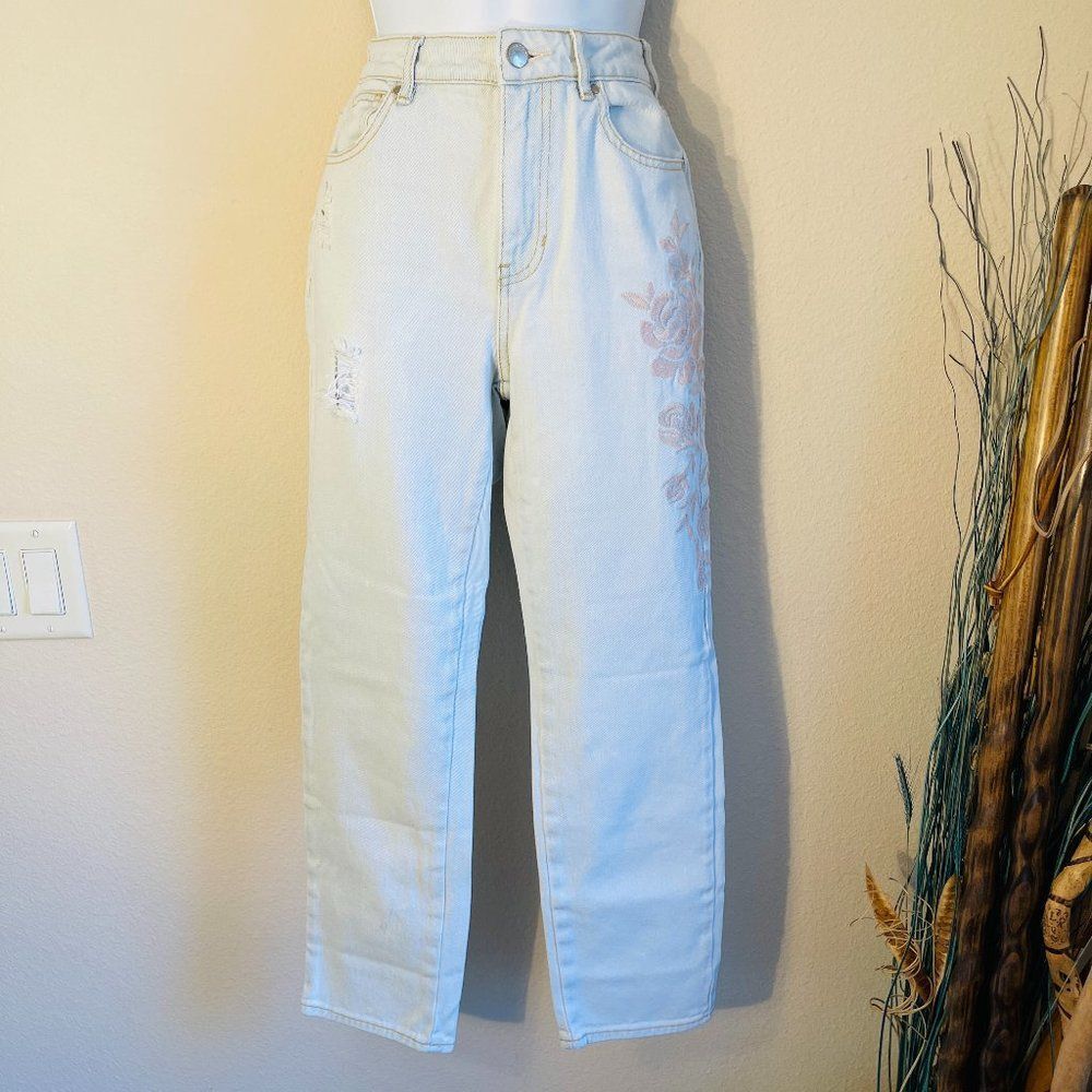 Kendall & Kylie High Rise Ultra Light Wash Embroidered Straight Ankle Jeans 24